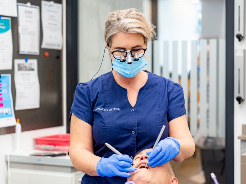 Gebitsreiniging Airflow bij Mondzorg Jekerdal